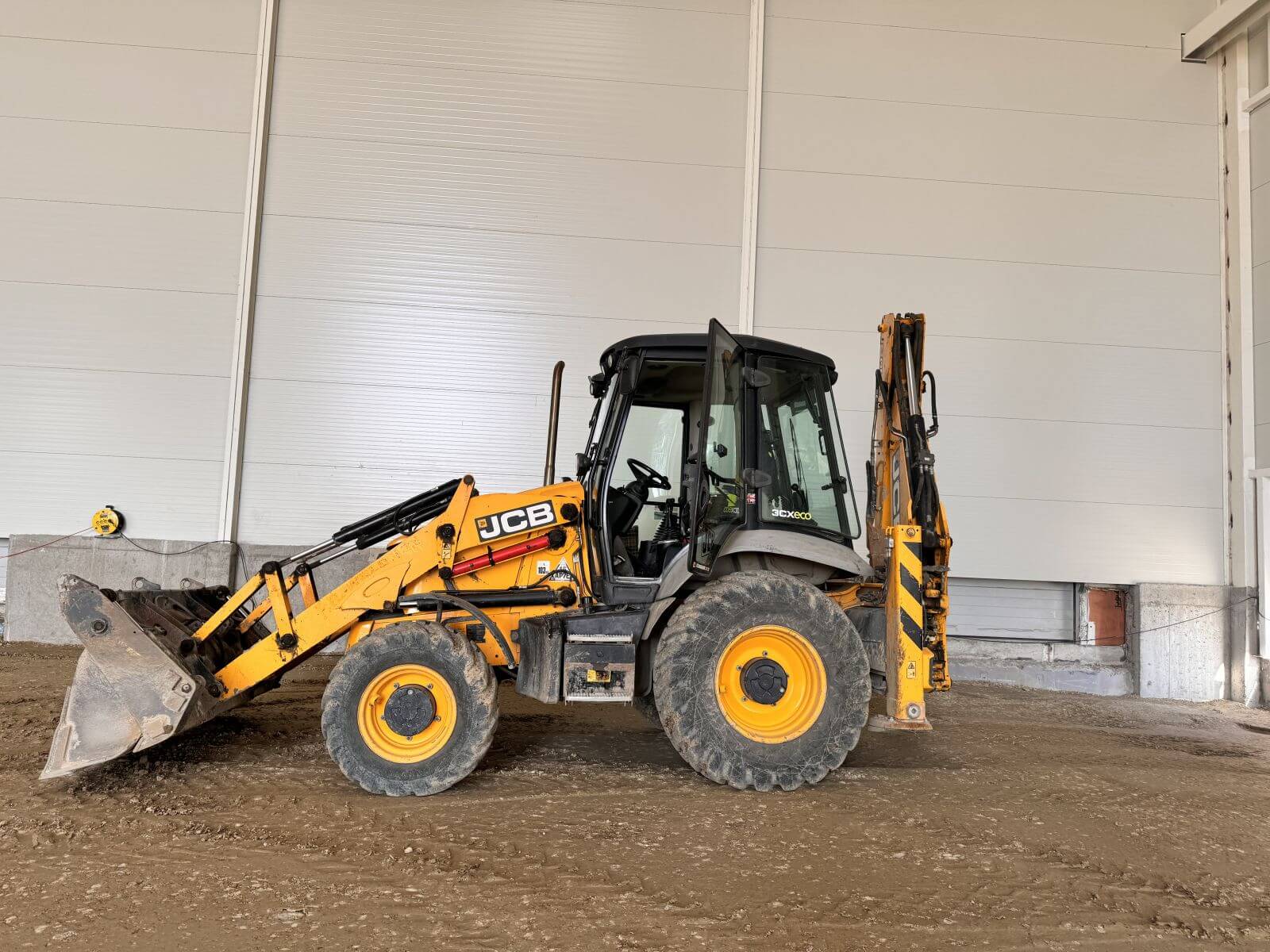 ქირავდება ტრაქტორი JCB - ექსკავატორი