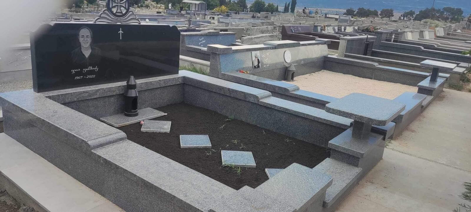 საფლავების მოპირკეთება