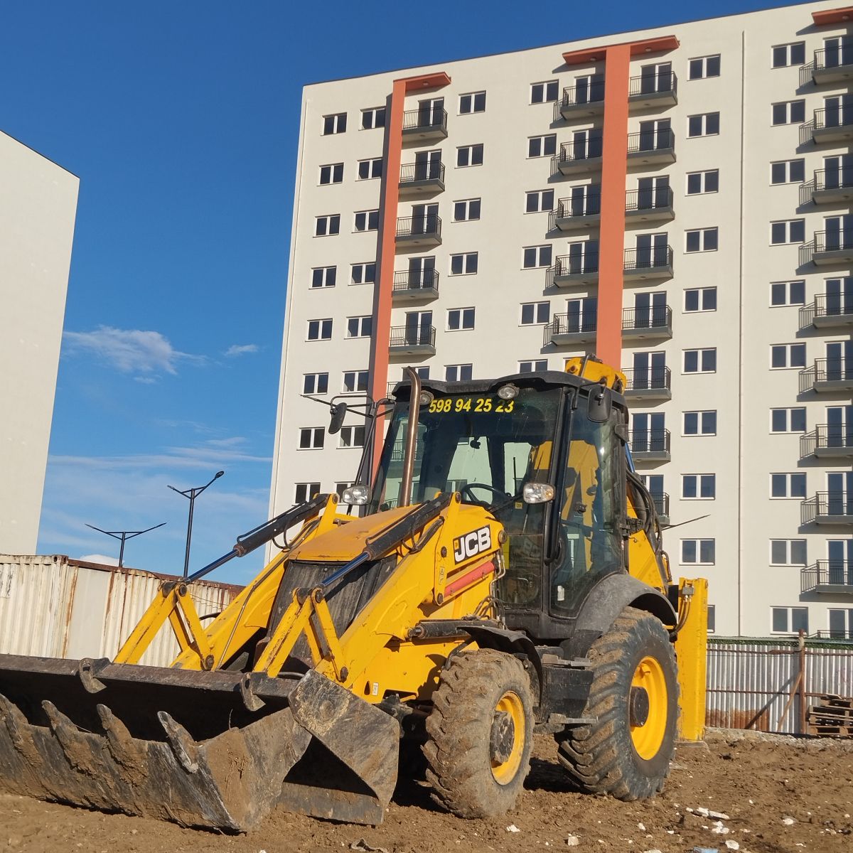 ქირავდება jcb 3cx