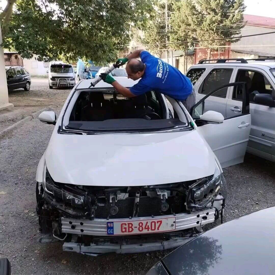 საქარე მინის მონტაჟი