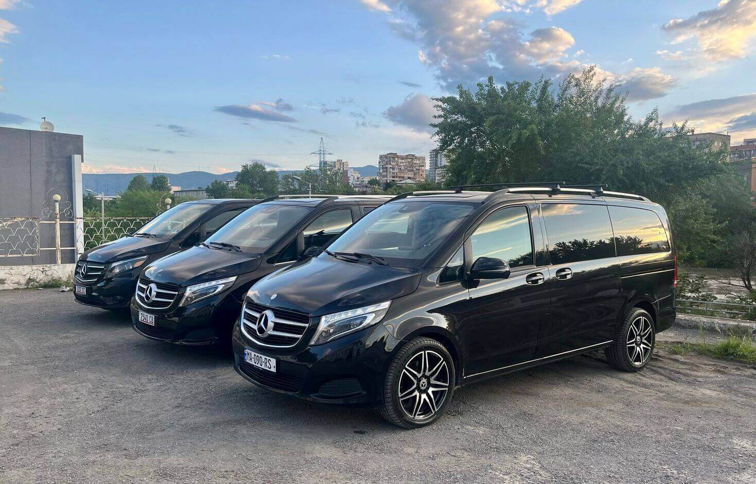 ქირავდება VIP მინივენი მძღოლით