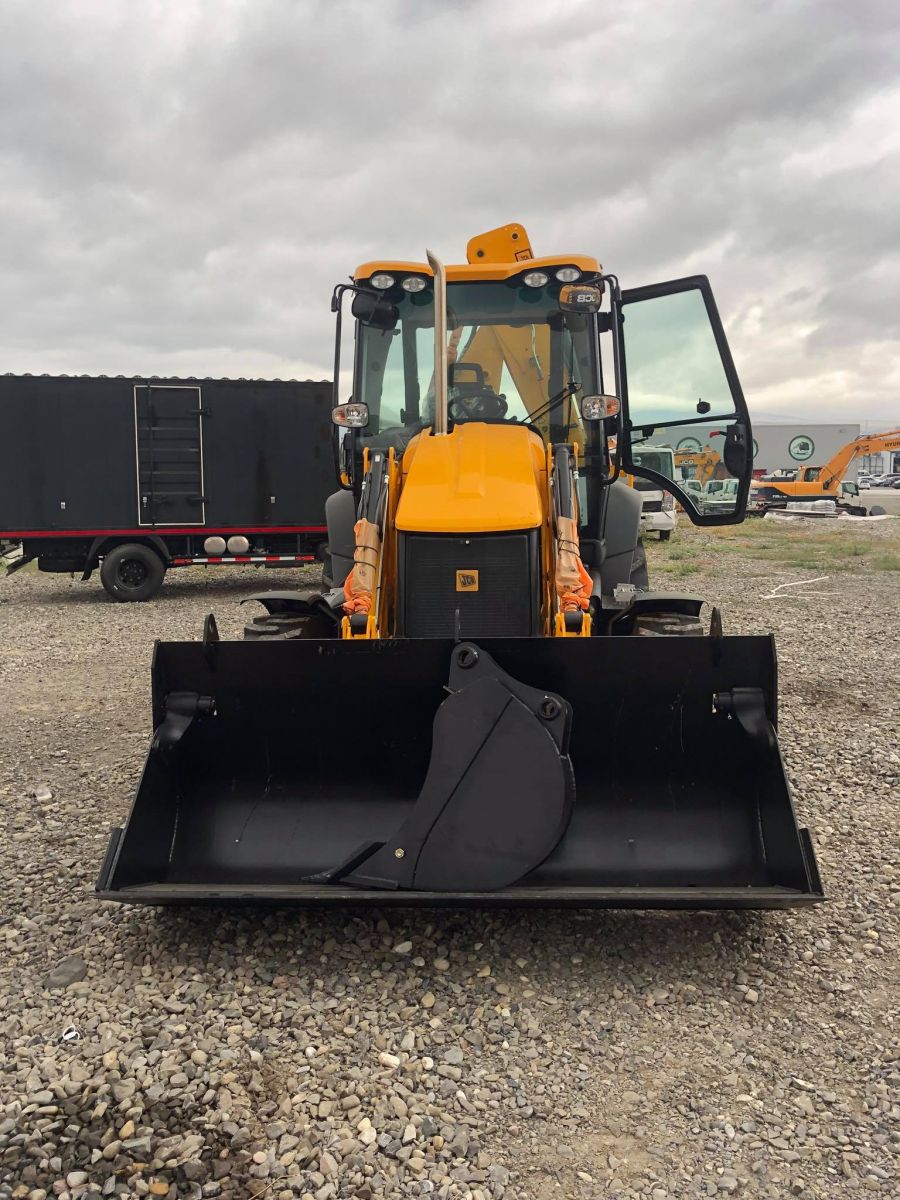 ქირავდება JCB 3CX ECO